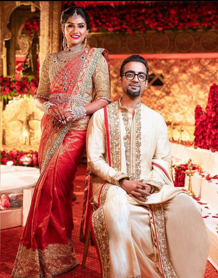 South Indian Bride Oomphed Her Wedding Look In A Kanjivaram Saree From Manish Malhotras Closet 